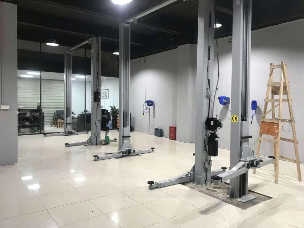 China Factory Precision Customized Car Lifting Machine Auto Hydraulic Car Lift with 4000kg Lifting Capacity/4.5tons Clear Floor Two Posts Lift Machine with CE